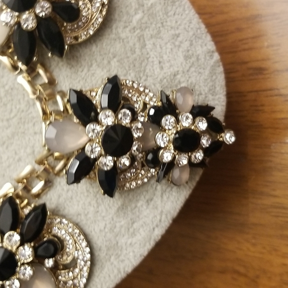 Beautiful. Statement. Necklace - Picture 8 of 8